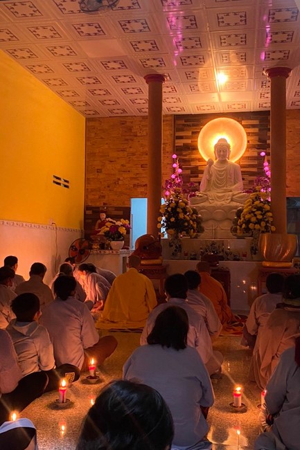 The candle lighting ceremony commemorating Buddha Amitabha at An Son Pagoda - Quang Ngai