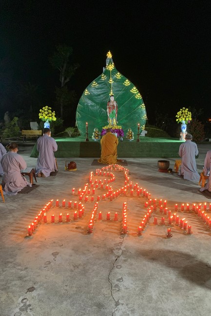 The candle lighting ceremony commemorating Buddha Amitabha at An Son Pagoda - Quang Ngai
