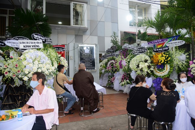 Visiting Buddhist Dieu Dinh Funeral (Artist Thanh Kim Hue)