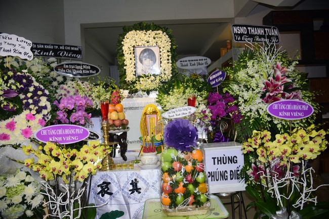 Visiting Buddhist Dieu Dinh Funeral (Artist Thanh Kim Hue)