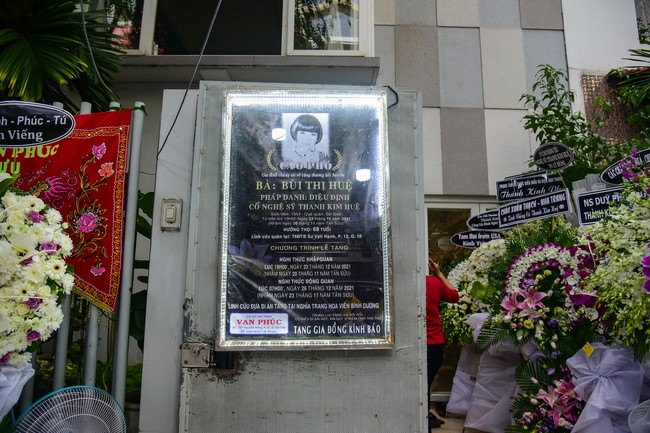 Visiting Buddhist Dieu Dinh Funeral (Artist Thanh Kim Hue)