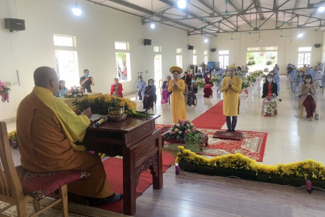 The wedding ceremony in period of the Covid-19 epidemic at Dong Cao Pagoda, Thanh Hoa province