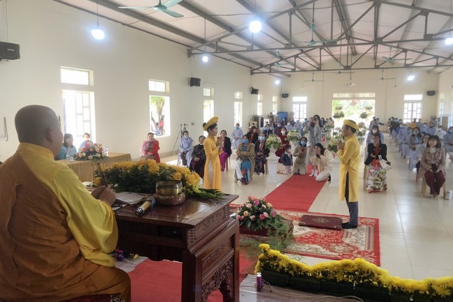 The wedding ceremony in period of the Covid-19 epidemic at Dong Cao Pagoda, Thanh Hoa province