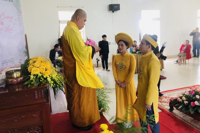 The wedding ceremony in period of the Covid-19 epidemic at Dong Cao Pagoda, Thanh Hoa province