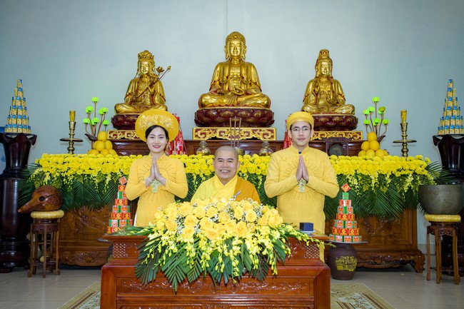 The wedding ceremony in period of the Covid-19 epidemic at Dong Cao Pagoda, Thanh Hoa province