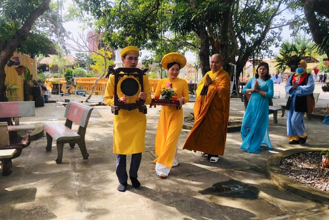 The wedding ceremony in period of the Covid-19 epidemic at Dong Cao Pagoda, Thanh Hoa province