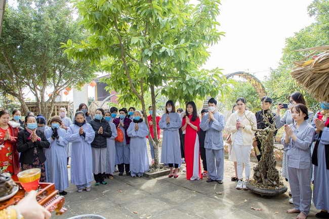 The wedding ceremony in period of the Covid-19 epidemic at Dong Cao Pagoda, Thanh Hoa province
