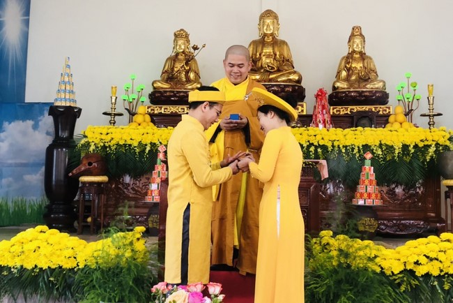 The wedding ceremony in period of the Covid-19 epidemic at Dong Cao Pagoda, Thanh Hoa province
