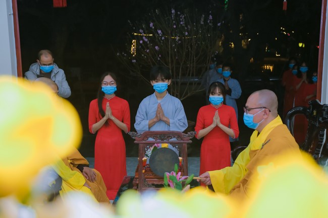 The candle lighting ceremony commemorating Buddha Amitabha at Dong Cao Pagoda - Thanh Hoa in 2021