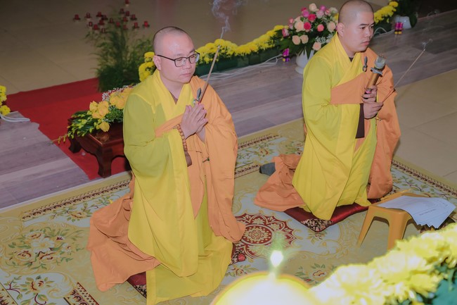 The candle lighting ceremony commemorating Buddha Amitabha at Dong Cao Pagoda - Thanh Hoa in 2021