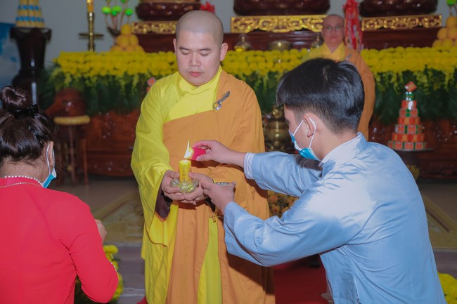 The candle lighting ceremony commemorating Buddha Amitabha at Dong Cao Pagoda - Thanh Hoa in 2021