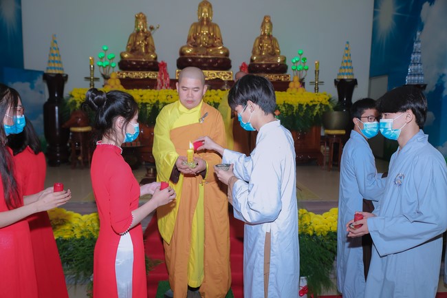 The candle lighting ceremony commemorating Buddha Amitabha at Dong Cao Pagoda - Thanh Hoa in 2021