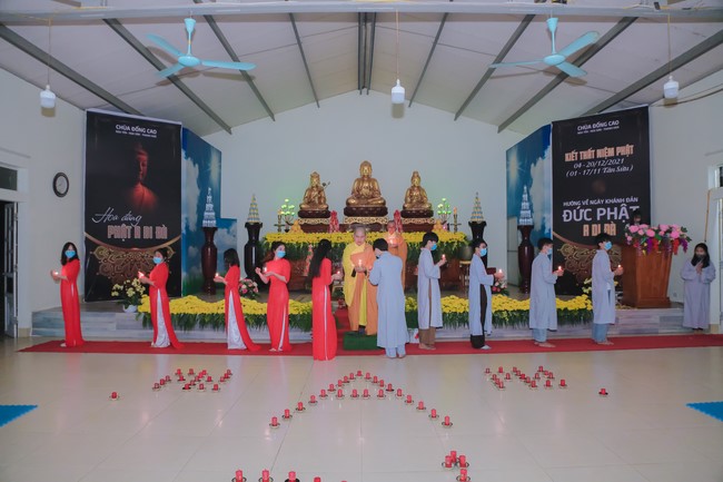 The candle lighting ceremony commemorating Buddha Amitabha at Dong Cao Pagoda - Thanh Hoa in 2021