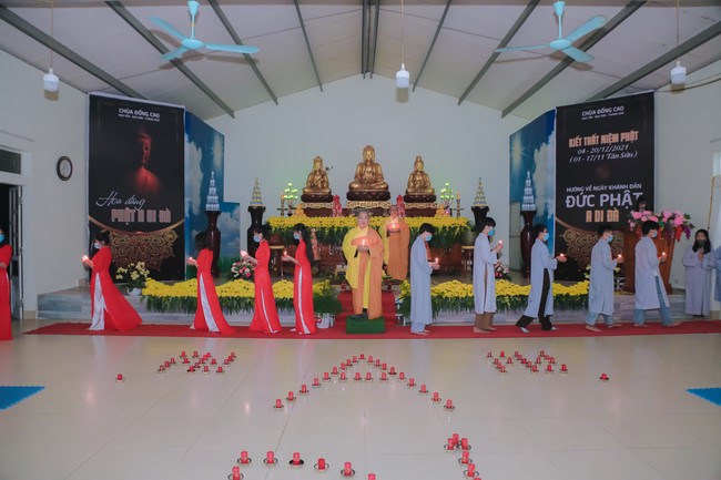 The candle lighting ceremony commemorating Buddha Amitabha at Dong Cao Pagoda - Thanh Hoa in 2021