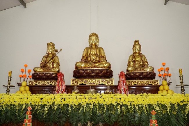 The candle lighting ceremony commemorating Buddha Amitabha at Dong Cao Pagoda - Thanh Hoa in 2021