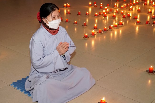 The candle lighting ceremony commemorating Buddha Amitabha at Dong Cao Pagoda - Thanh Hoa in 2021