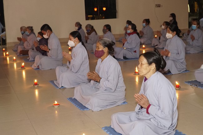 The candle lighting ceremony commemorating Buddha Amitabha at Dong Cao Pagoda - Thanh Hoa in 2021