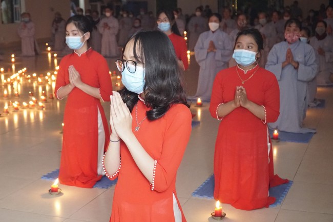 The candle lighting ceremony commemorating Buddha Amitabha at Dong Cao Pagoda - Thanh Hoa in 2021