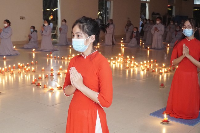 The candle lighting ceremony commemorating Buddha Amitabha at Dong Cao Pagoda - Thanh Hoa in 2021