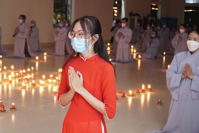 The candle lighting ceremony commemorating Buddha Amitabha at Dong Cao Pagoda - Thanh Hoa in 2021