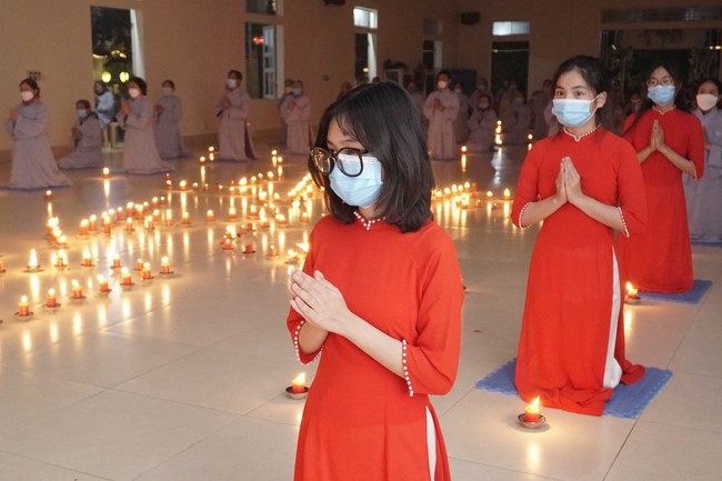 The candle lighting ceremony commemorating Buddha Amitabha at Dong Cao Pagoda - Thanh Hoa in 2021