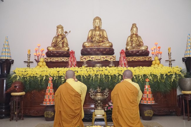 The candle lighting ceremony commemorating Buddha Amitabha at Dong Cao Pagoda - Thanh Hoa in 2021