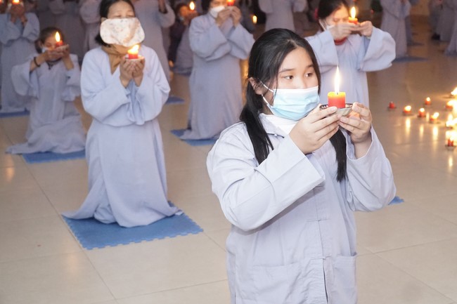 The candle lighting ceremony commemorating Buddha Amitabha at Dong Cao Pagoda - Thanh Hoa in 2021