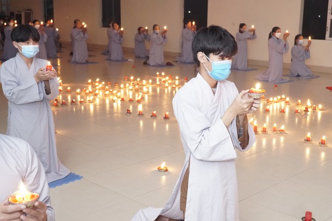 The candle lighting ceremony commemorating Buddha Amitabha at Dong Cao Pagoda - Thanh Hoa in 2021
