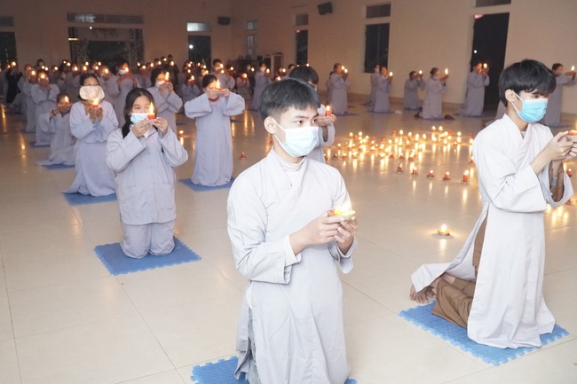 The candle lighting ceremony commemorating Buddha Amitabha at Dong Cao Pagoda - Thanh Hoa in 2021