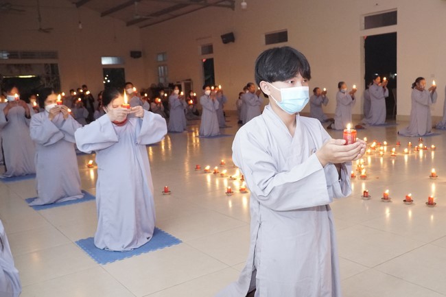 The candle lighting ceremony commemorating Buddha Amitabha at Dong Cao Pagoda - Thanh Hoa in 2021