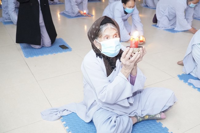 The candle lighting ceremony commemorating Buddha Amitabha at Dong Cao Pagoda - Thanh Hoa in 2021