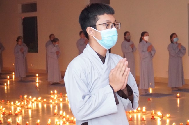 The candle lighting ceremony commemorating Buddha Amitabha at Dong Cao Pagoda - Thanh Hoa in 2021