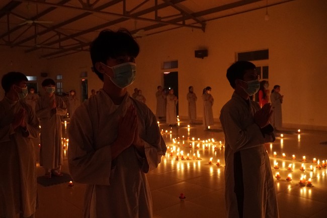 The candle lighting ceremony commemorating Buddha Amitabha at Dong Cao Pagoda - Thanh Hoa in 2021