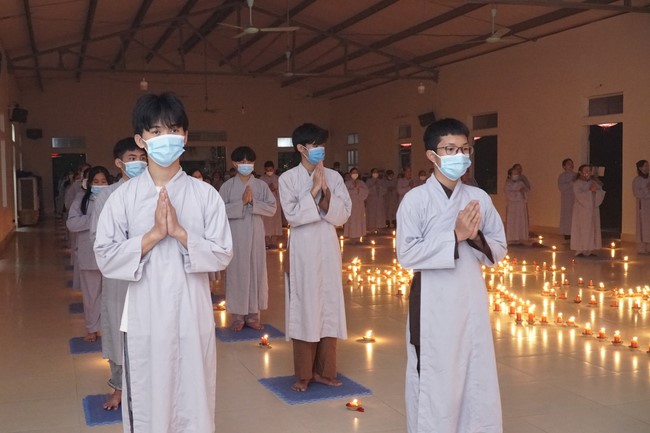 The candle lighting ceremony commemorating Buddha Amitabha at Dong Cao Pagoda - Thanh Hoa in 2021