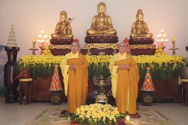 The candle lighting ceremony commemorating Buddha Amitabha at Dong Cao Pagoda - Thanh Hoa in 2021