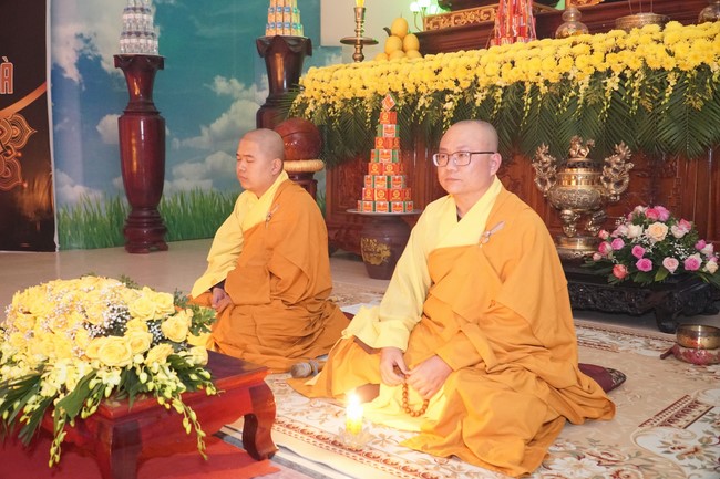 The candle lighting ceremony commemorating Buddha Amitabha at Dong Cao Pagoda - Thanh Hoa in 2021