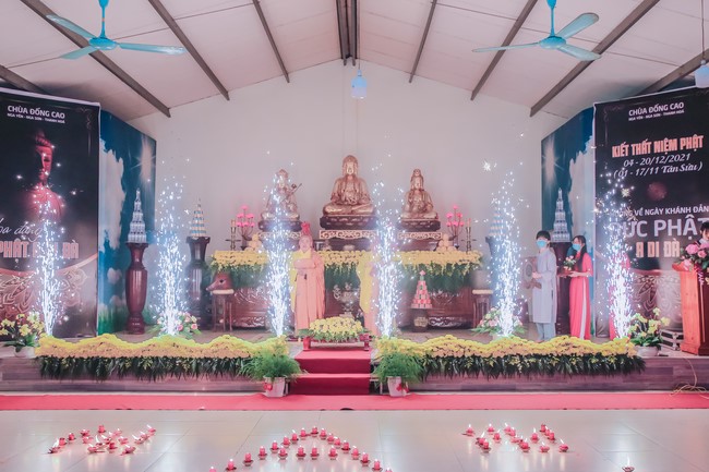 The candle lighting ceremony commemorating Buddha Amitabha at Dong Cao Pagoda - Thanh Hoa in 2021