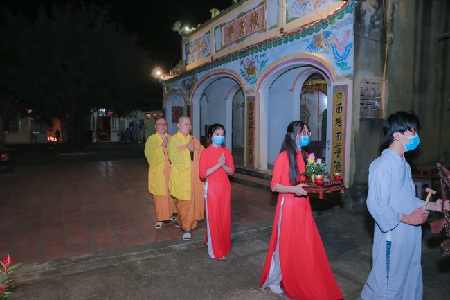 The candle lighting ceremony commemorating Buddha Amitabha at Dong Cao Pagoda - Thanh Hoa in 2021