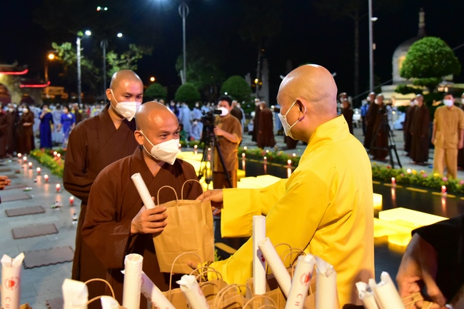 The 4th gratitude ceremony to disciples.