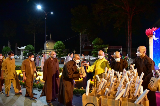 The 4th gratitude ceremony to disciples.