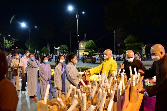 The 4th gratitude ceremony to disciples.