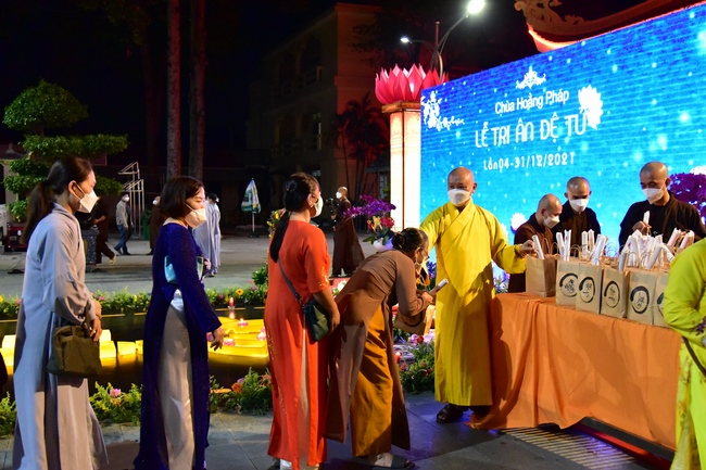 The 4th gratitude ceremony to disciples.