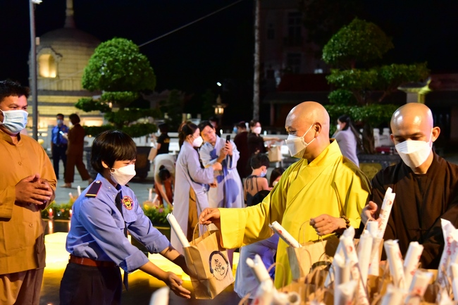 The 4th gratitude ceremony to disciples.