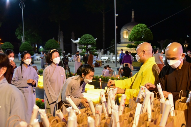 The 4th gratitude ceremony to disciples.