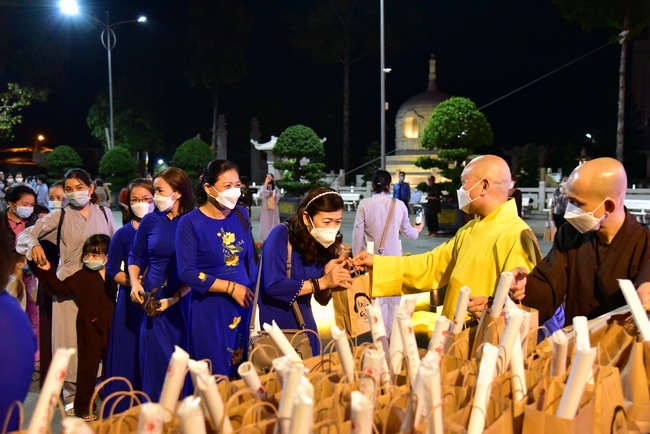 The 4th gratitude ceremony to disciples.