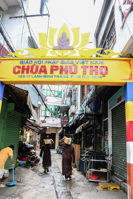 Book donation program to pagodas and viharas