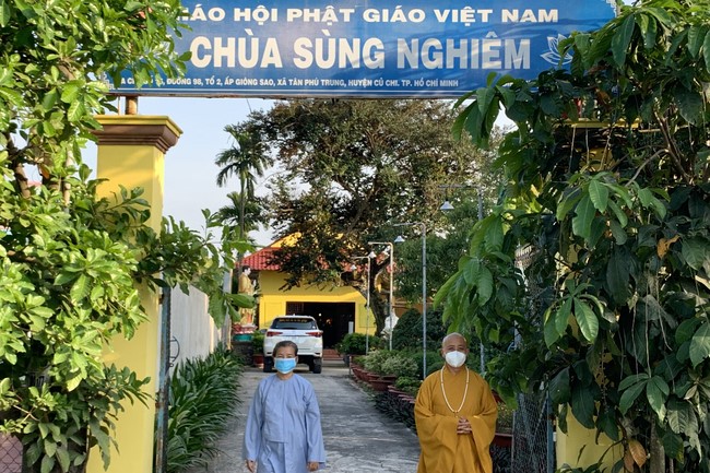 Book donation program to pagodas and viharas