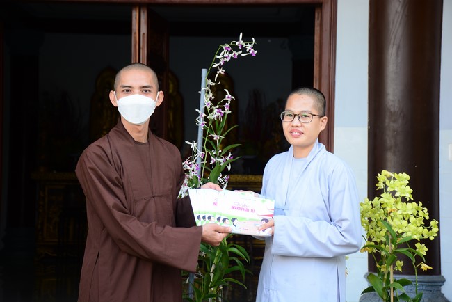 Book donation program to pagodas and viharas