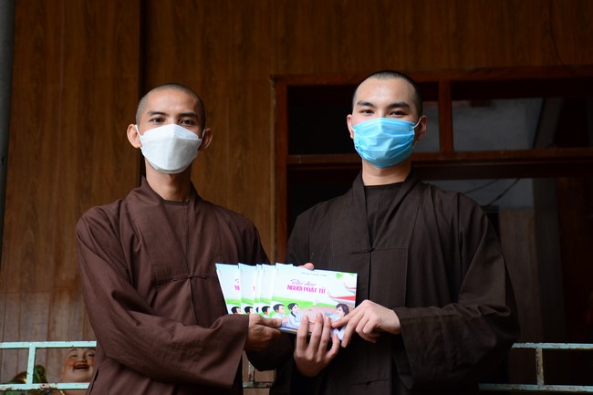 Book donation program to pagodas and viharas