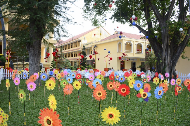 Welcome the Spring beside the Master